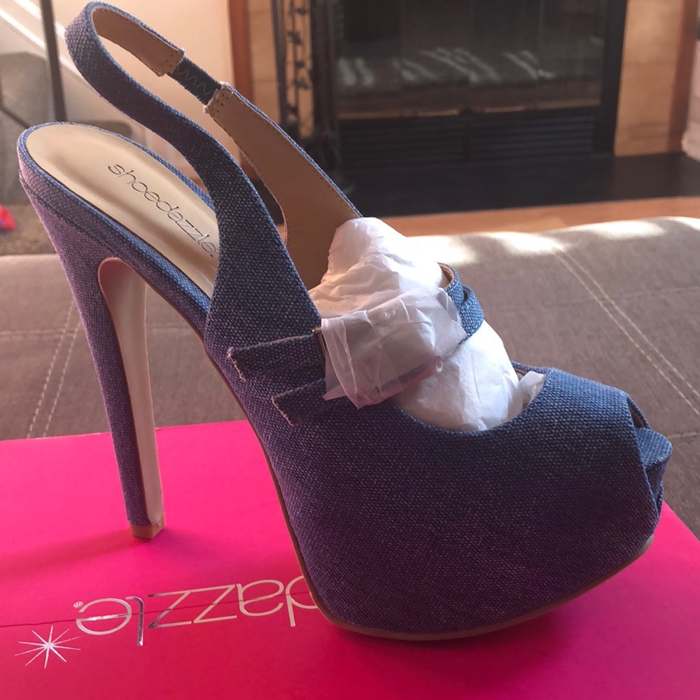 Peep toe heel